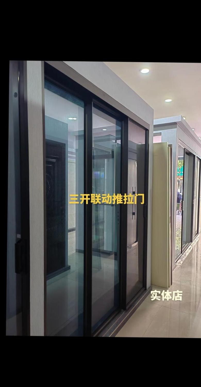 厨房门选择：两门滑动与三联动优缺点解析