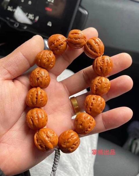 辨别核桃手串是否为塑料的小技巧