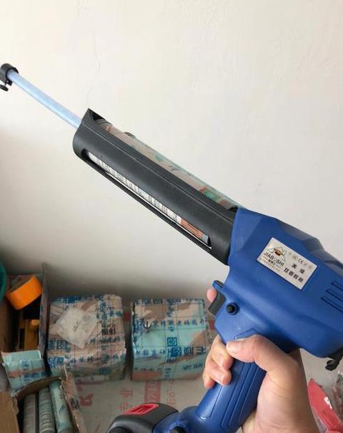 厨房台面缝隙处理：美缝剂还是玻璃胶？