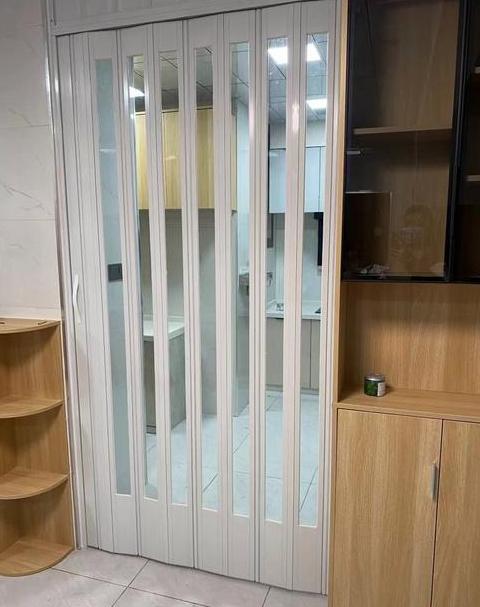 铝合金折叠门：空间节省与美观兼具的家居之选