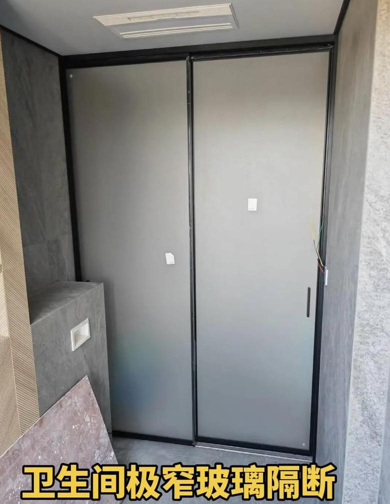 探索新型设计厕所隔断门最新款式推荐