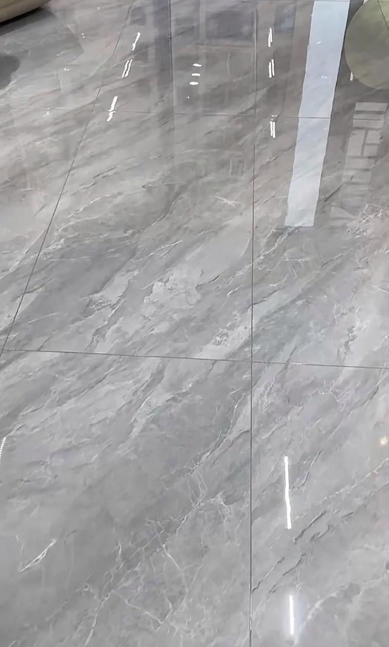 灰色地砖：流行背后的优缺点解析