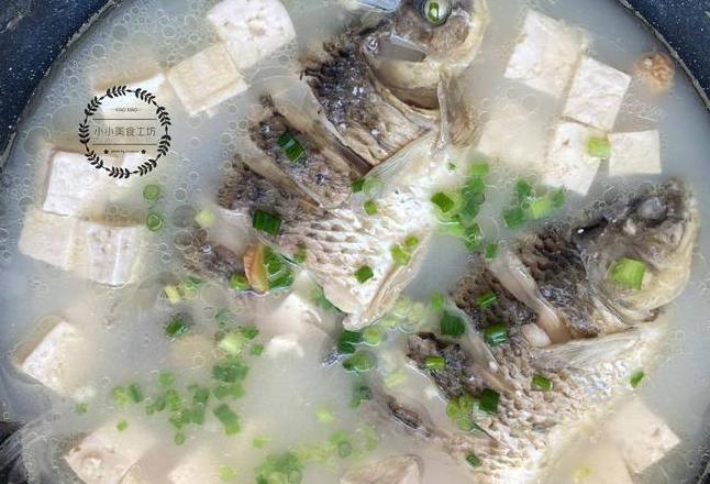 炖鱼去腥妙招，告别土腥味，鱼汤更鲜美
